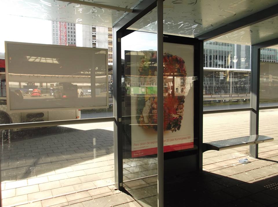Kunst op het busstation / abri-tentoonstelling