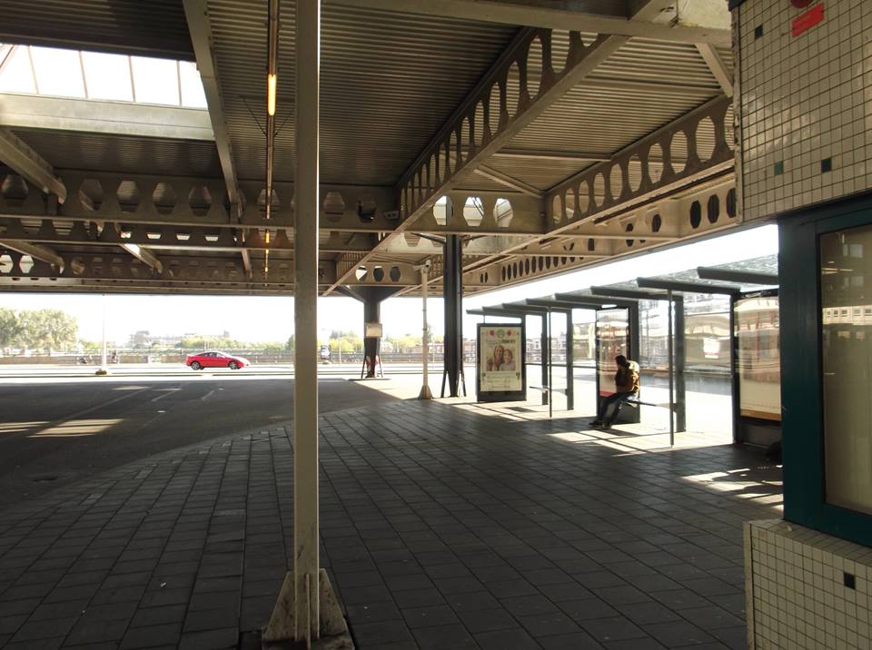 Kunst op het busstation / abri-tentoonstelling